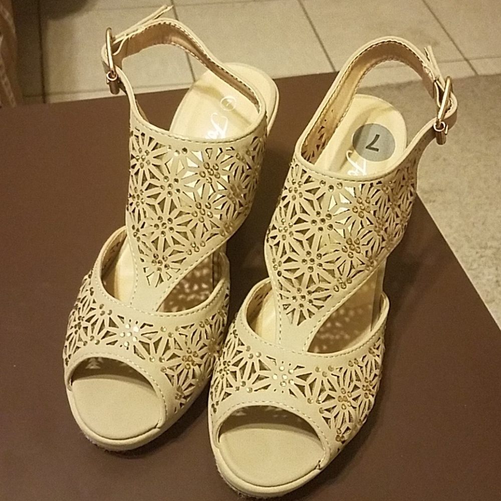 Blaze T Strap fashion Sandals